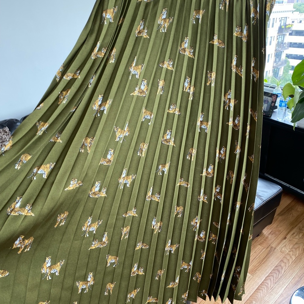Midi skirt with tiger print